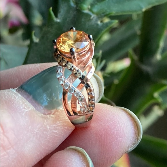 ❤️Gorgeous Rose Gold Tone Fashion CZ ring - Picture 7 of 10